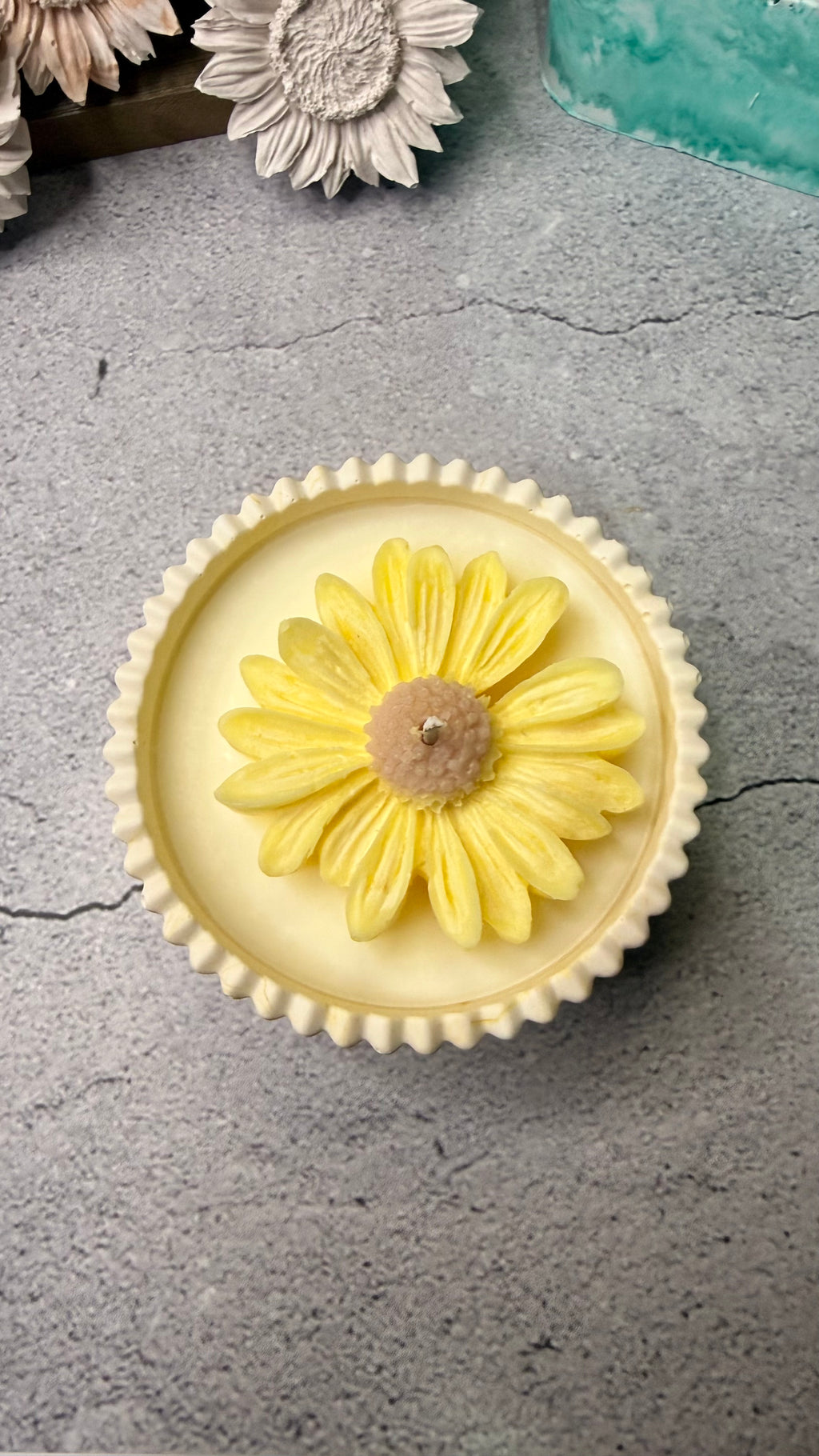 Mini Yellow Daisy Bloom: Fig Scent