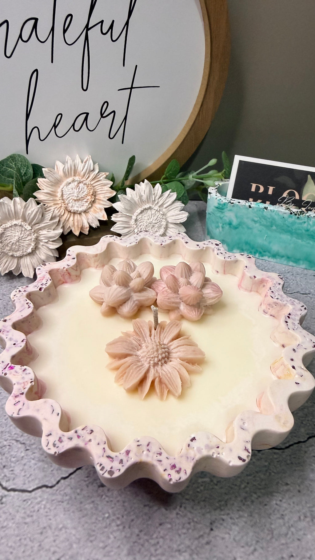 Blush Pink Crystal Edge Bloom Candle: Blueberry Scent