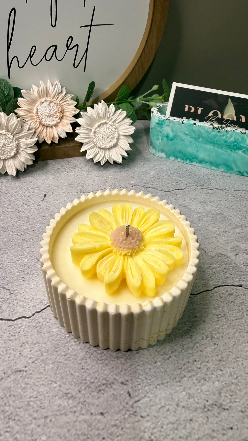 Mini Yellow Daisy Bloom: Fig Scent