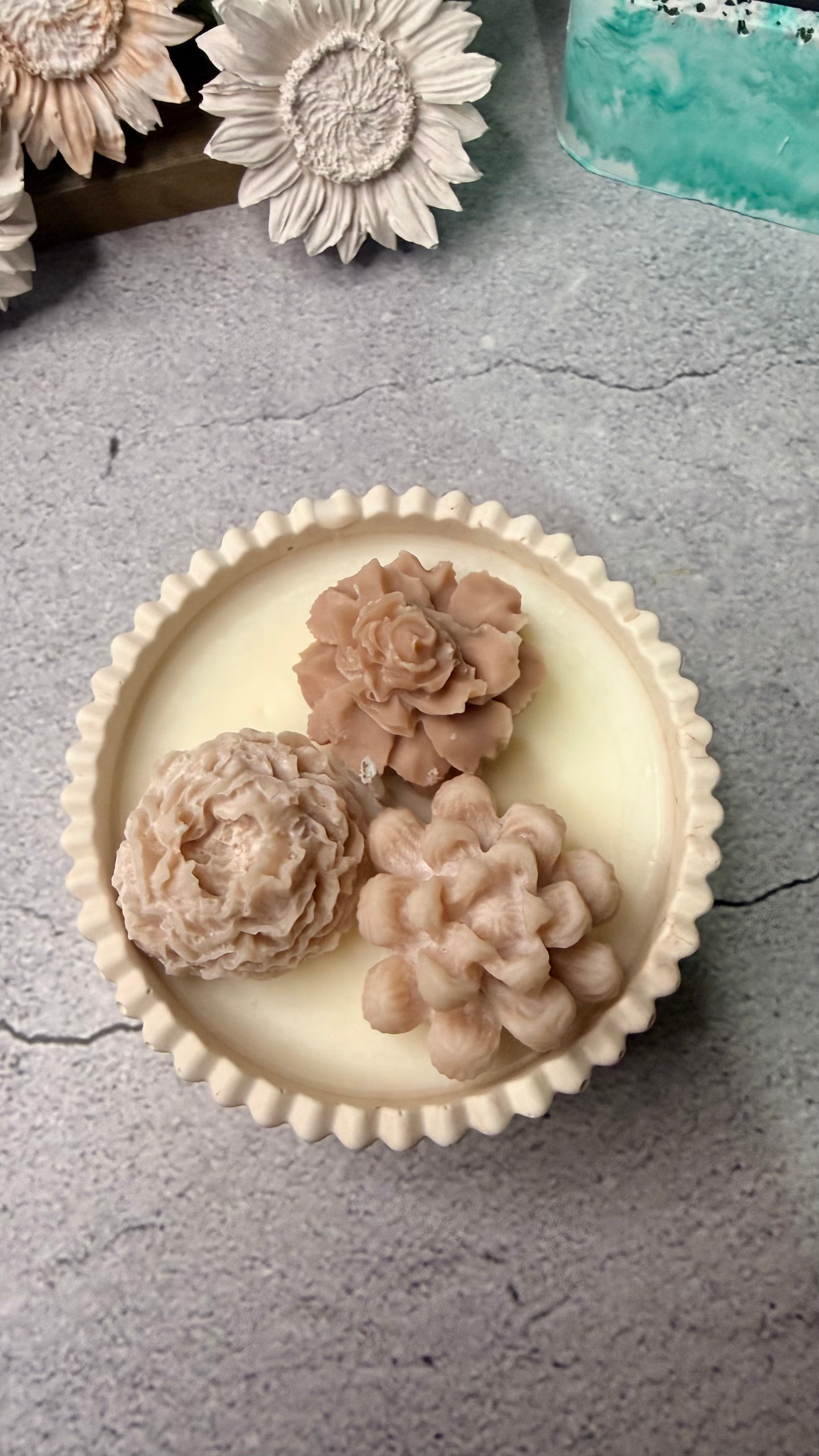 Mini Neutral Bloom Candle: Fig Scent