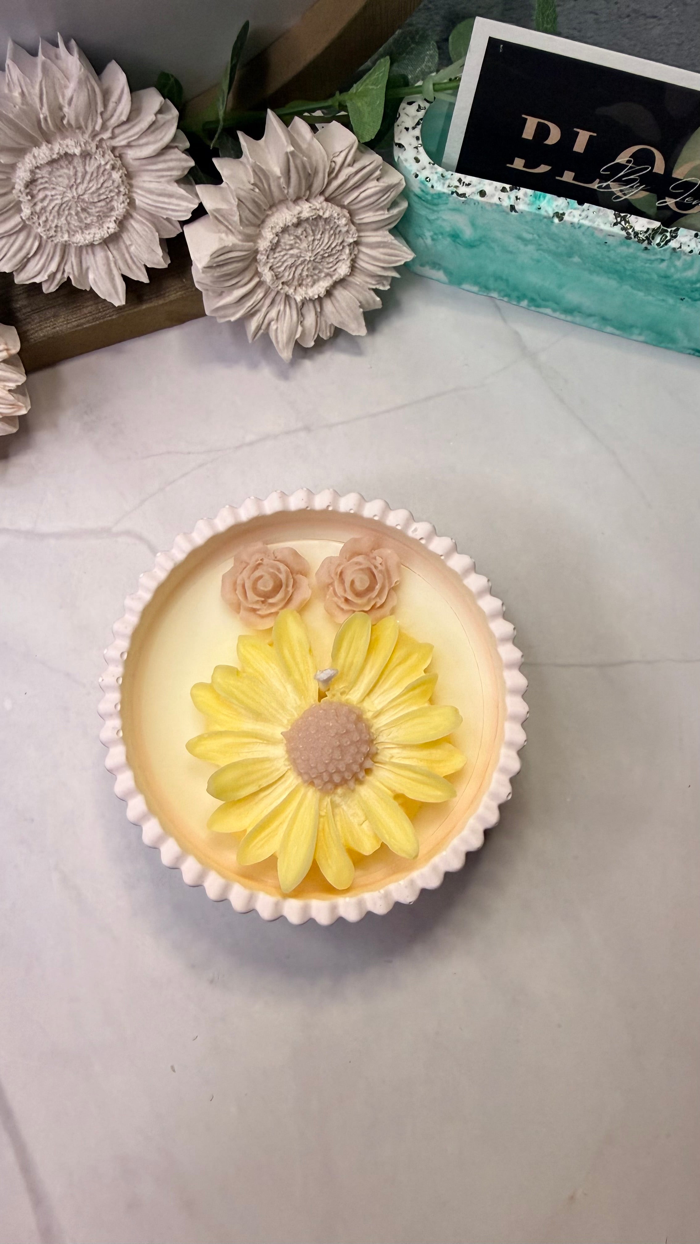 Bloom: Daisy/Rose Candle