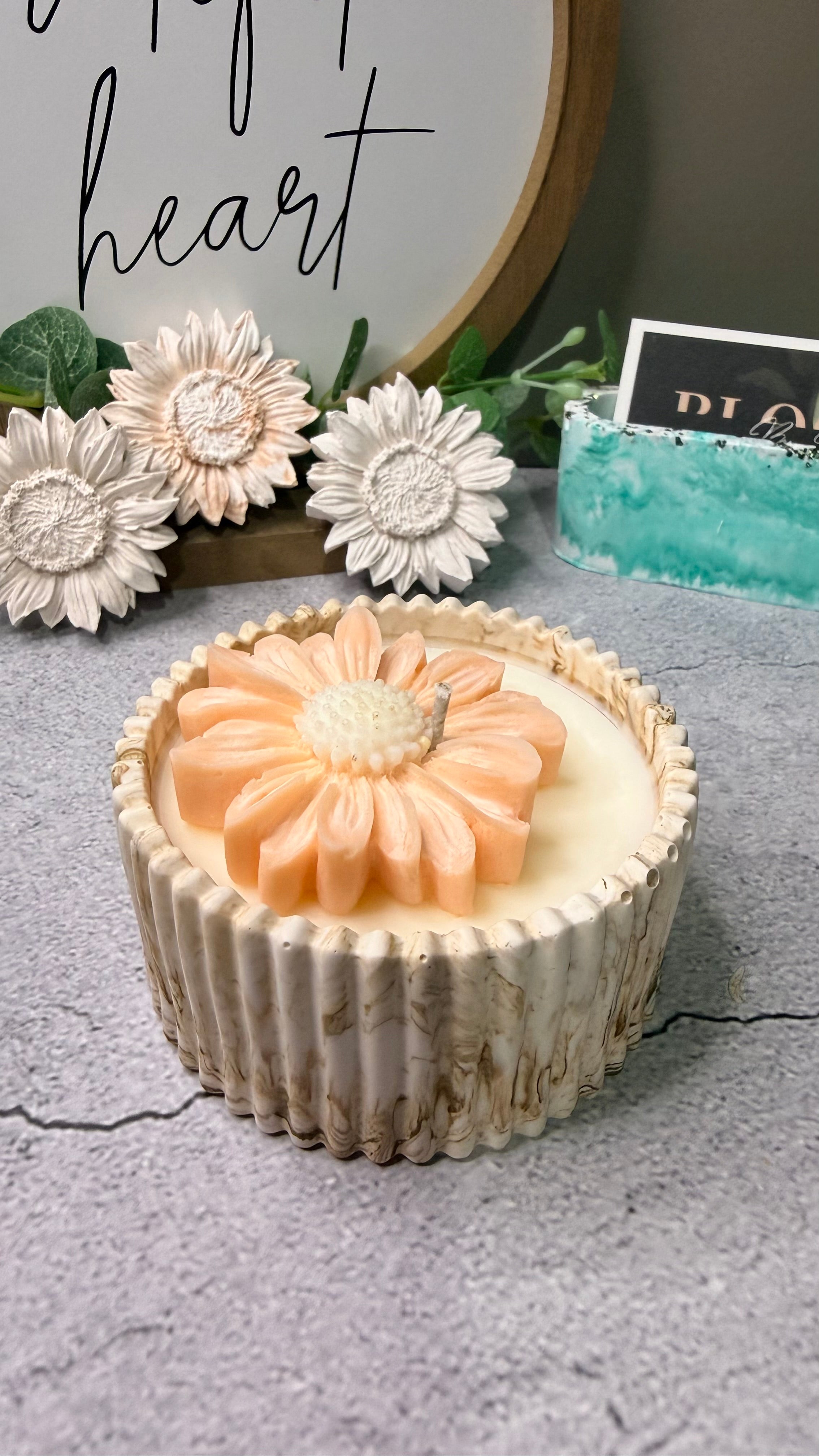Mini Daisy Bloom Candle: Fig Scent