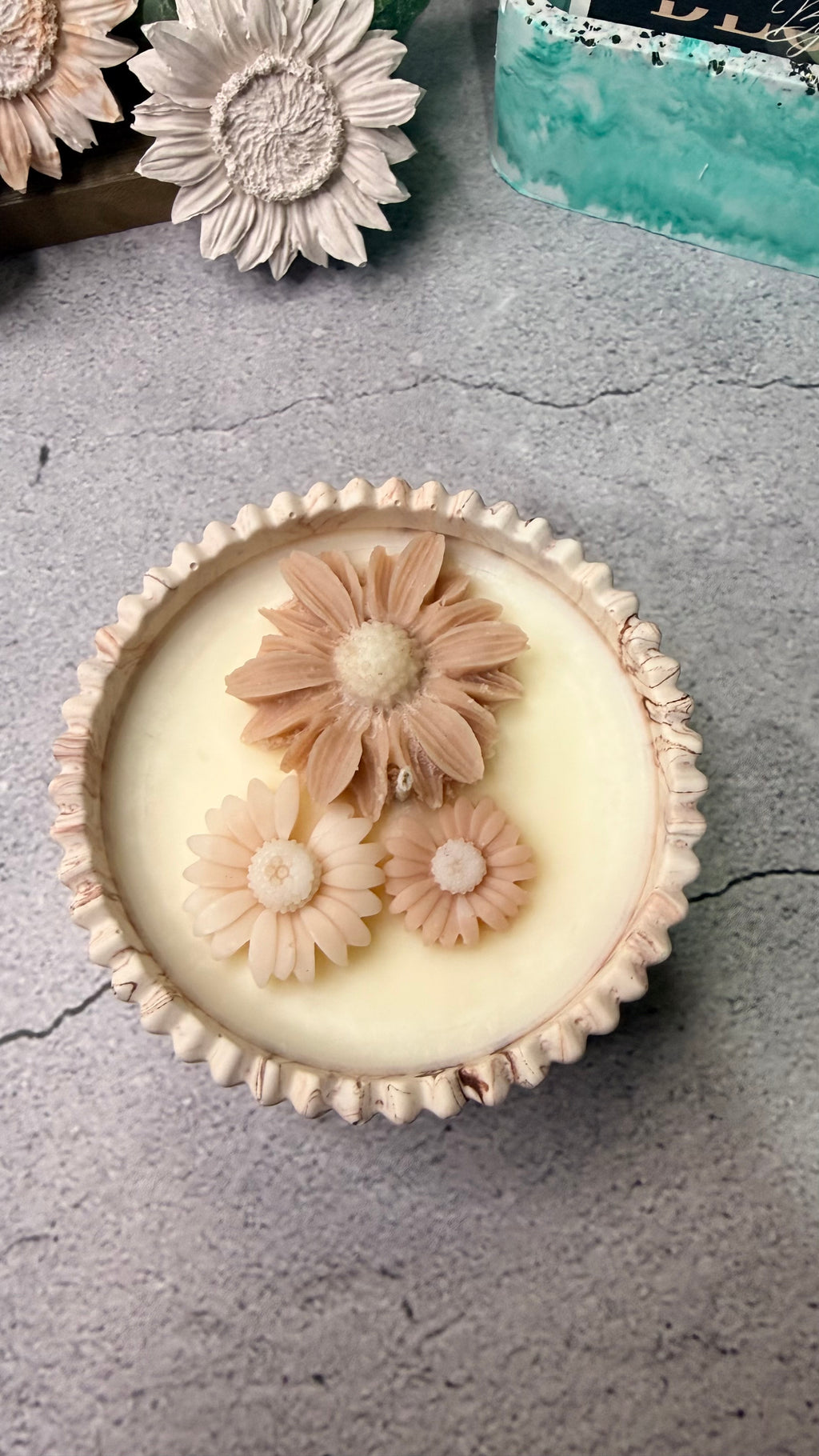Mini Daisy Bloom Candle: Fig Scent