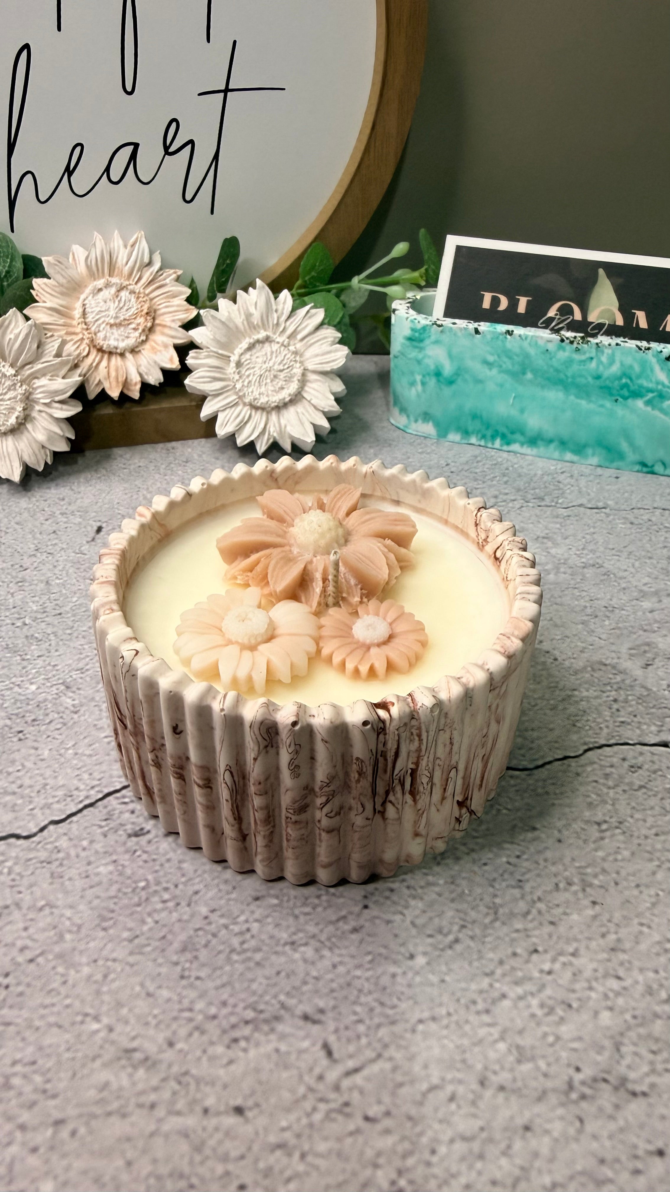 Mini Daisy Bloom Candle: Fig Scent